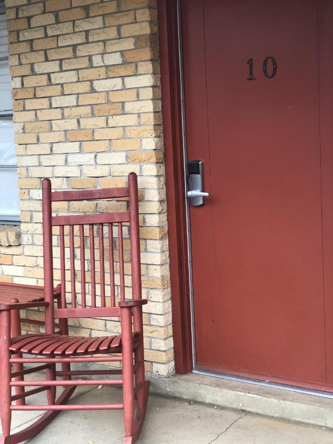 Ji11, Queen Guest Room At The Joplin Inn At The Entrance To Mountain Harbor Resort Hotel Room Mount Ida Ruang foto