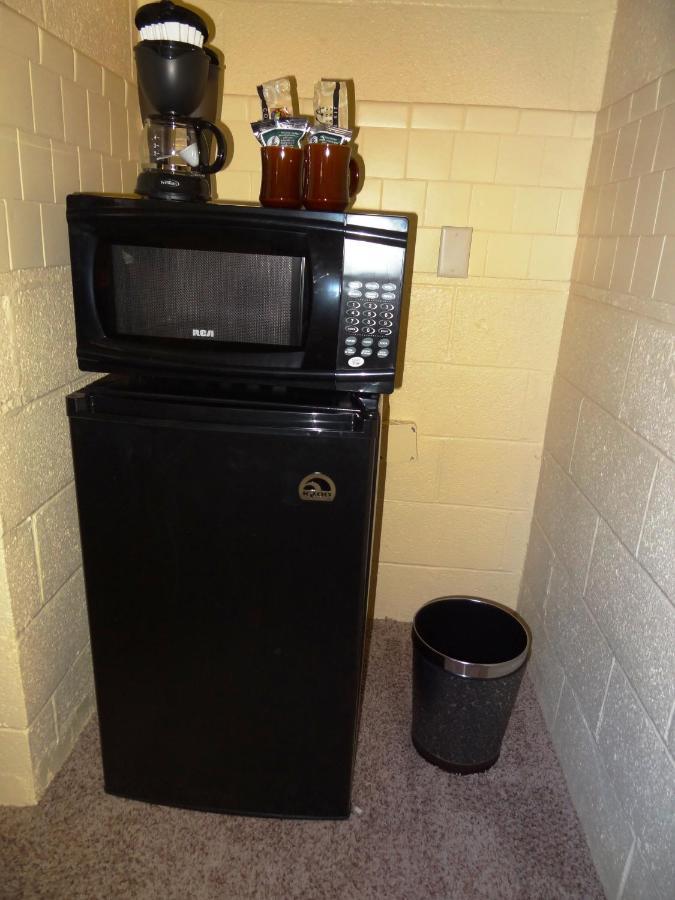 Ji11, Queen Guest Room At The Joplin Inn At The Entrance To Mountain Harbor Resort Hotel Room Mount Ida Bagian luar foto