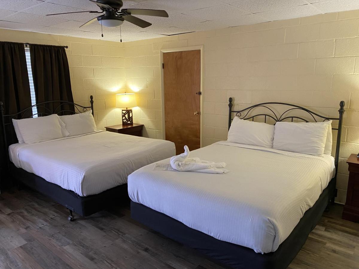 Ji11, Queen Guest Room At The Joplin Inn At The Entrance To Mountain Harbor Resort Hotel Room Mount Ida Bagian luar foto