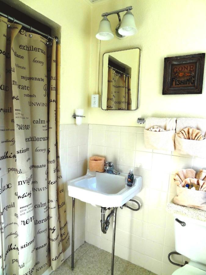 Ji11, Queen Guest Room At The Joplin Inn At The Entrance To Mountain Harbor Resort Hotel Room Mount Ida Bagian luar foto